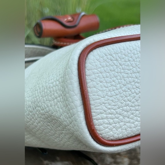 Dooney & Bourke White Pebble Grain Leather Toggle Crossbody EUC - Picture 14 of 17